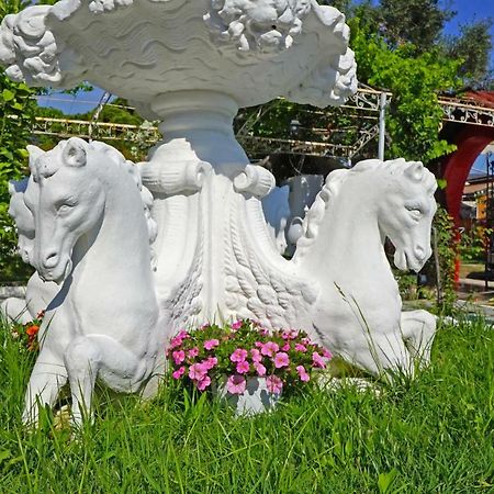 Villa Fofo - Beautiful Sea Front Villa With 650M2 Garden Nea Kallikrateia Exterior foto