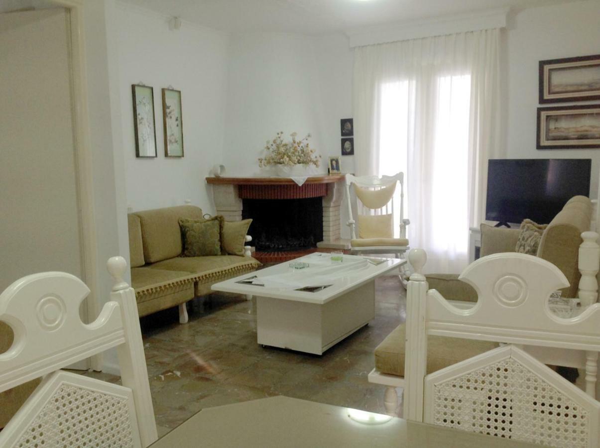 Villa Fofo - Beautiful Sea Front Villa With 650M2 Garden Nea Kallikrateia Exterior foto